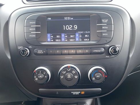 Used 2017 Kia Soul image 11