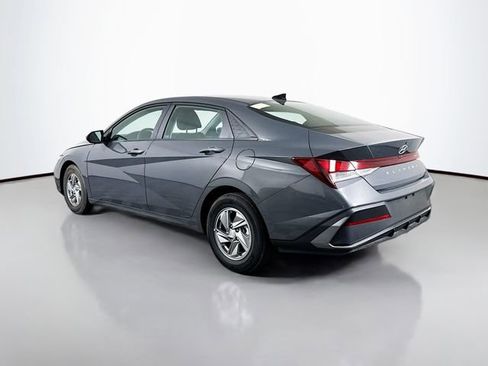 Certified 2024 Hyundai Elantra SE FWD image 4