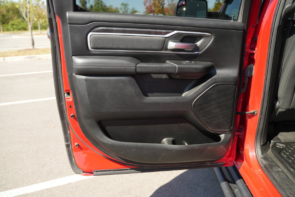 Used 2020 RAM 1500 4x4 Crew Cab image 18
