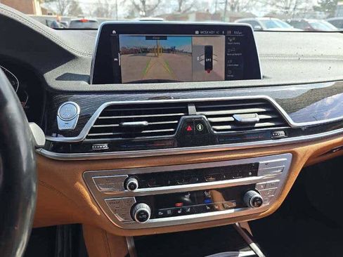 Used 2022 BMW 750i xDrive w/ M Sport Package image 4