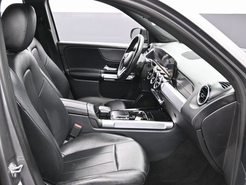 Used 2022 Mercedes-Benz GLB 250 w/ Premium Package Lite image 43