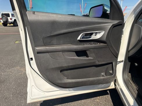 Used 2017 Chevrolet Equinox Premier image 11