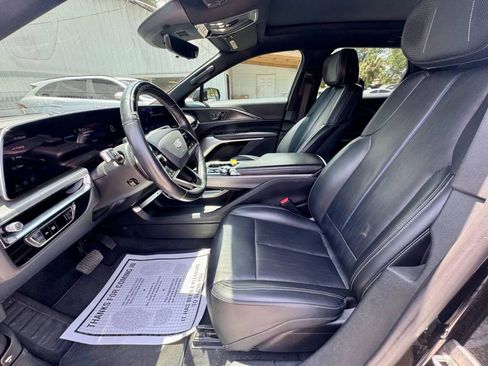 Used 2023 Cadillac Lyriq 2WD image 14