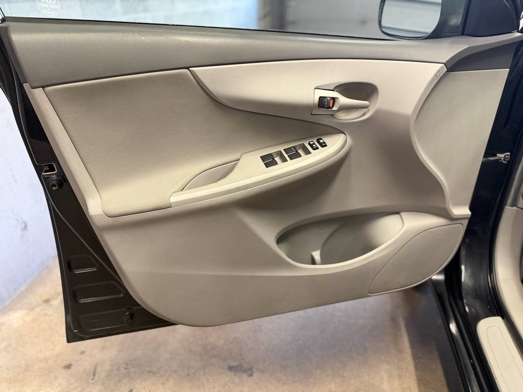 Used 2010 Toyota Corolla LE FWD image 13