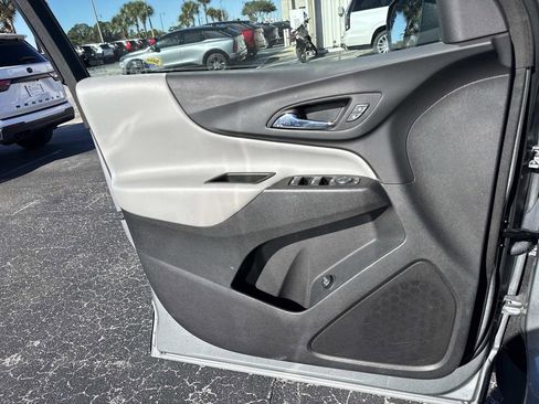 Used 2023 Chevrolet Equinox LT image 18