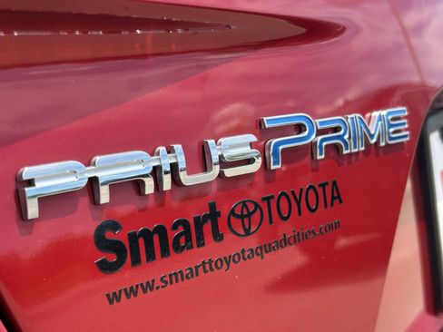 Used 2018 Toyota Prius Prime Premium FWD image 8