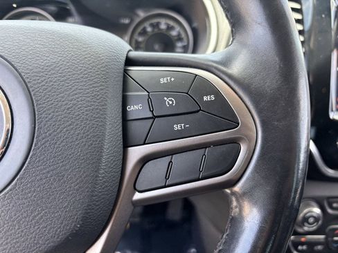 Used 2020 Jeep Cherokee Limited FWD image 27