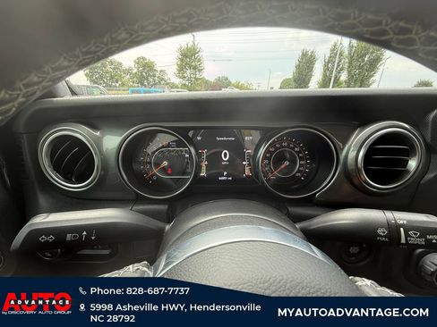 Used 2021 Jeep Gladiator Overland AWD/4WD image 11