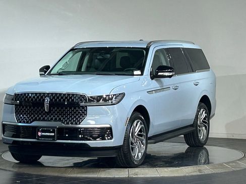 New 2026 Lincoln Navigator Premiere AWD/4WD image 4