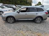 Used 2020 Mitsubishi Outlander ES image 2
