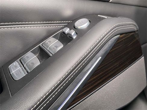 Used 2023 BMW X7 xDrive40i w/ Executive Package image 42