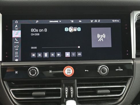 Certified 2025 Porsche Macan image 7