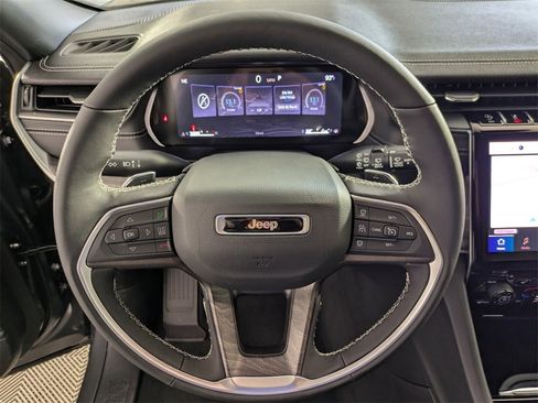 New 2025 Jeep Grand Cherokee Limited w/ Black Appearance Package image 19