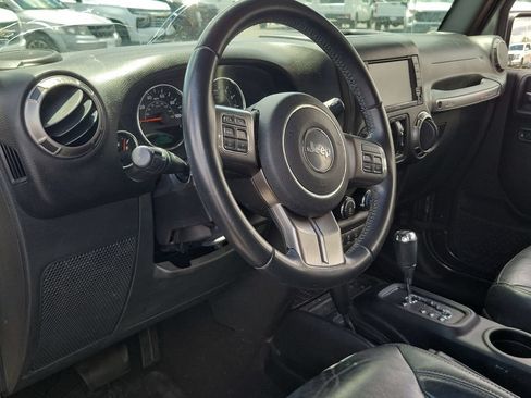 Used 2018 Jeep Wrangler Unlimited Sahara AWD/4WD image 10
