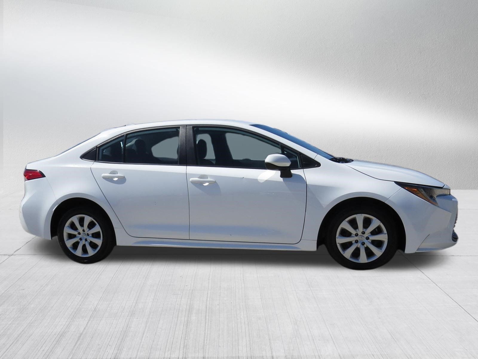 Used 2024 Toyota Corolla LE FWD image 2