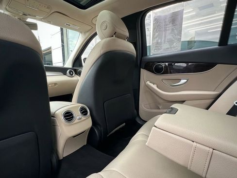 Used 2019 Mercedes-Benz C 300 Sedan image 17