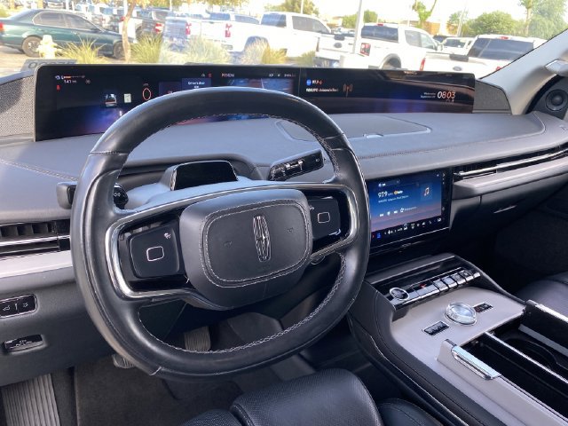 Used 2025 Lincoln Navigator L Reserve AWD/4WD image 21