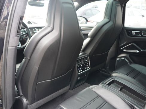 Used 2021 Porsche Cayenne Turbo image 57