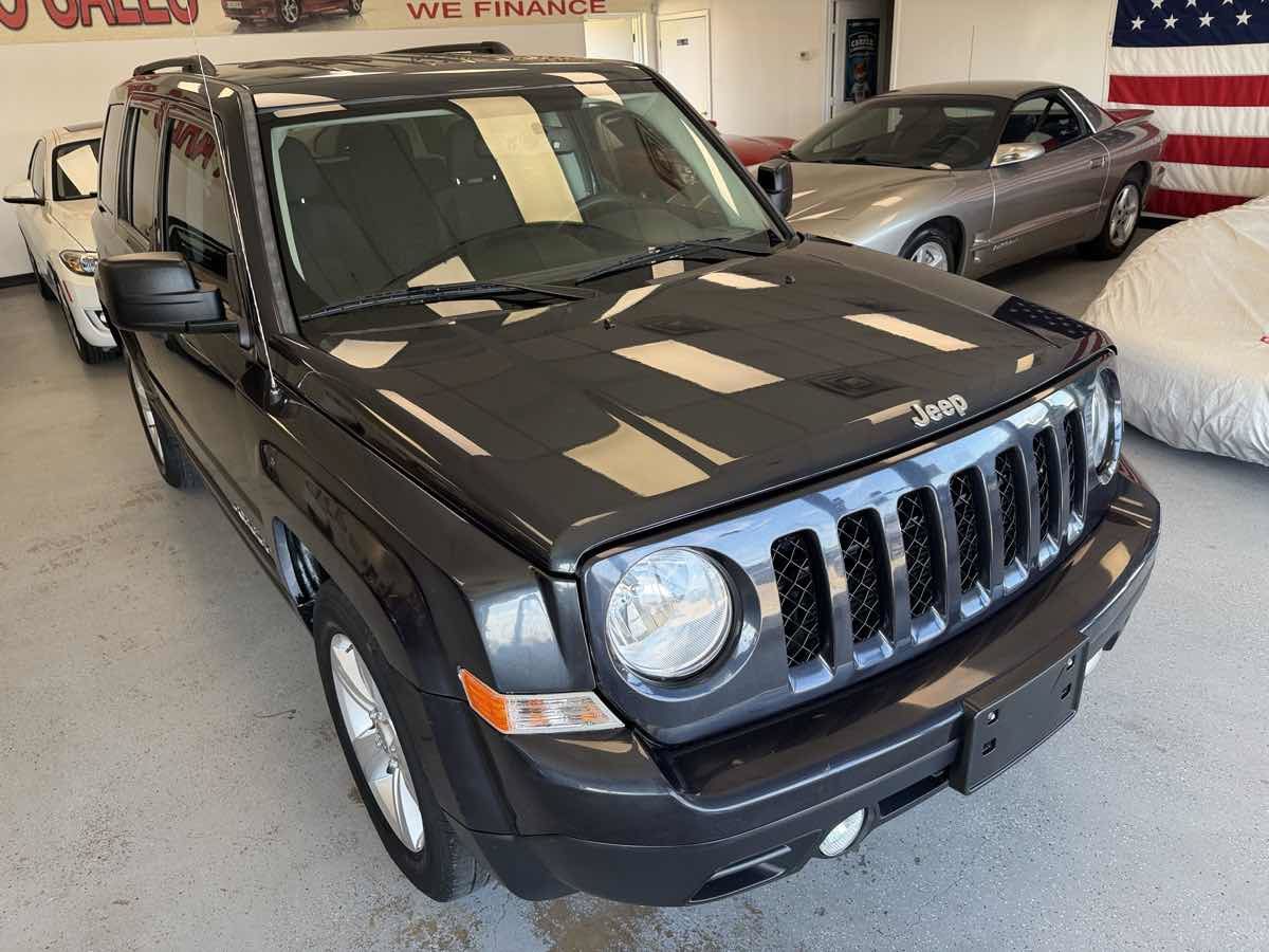 Used 2014 Jeep Patriot Sport w/ Tire & Wheel Group FWD image 10