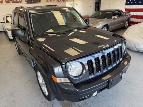 Used 2014 Jeep Patriot Sport w/ Tire & Wheel Group FWD image 10