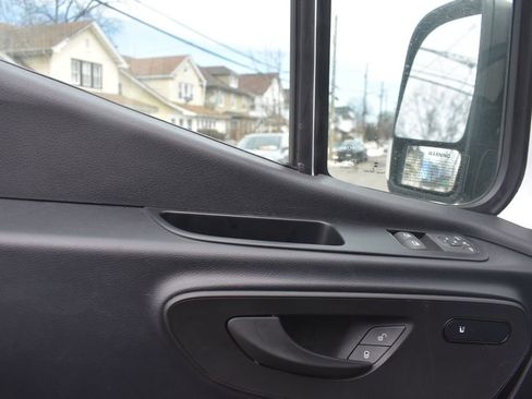 Used 2024 Mercedes-Benz eSprinter 170 Cargo image 13