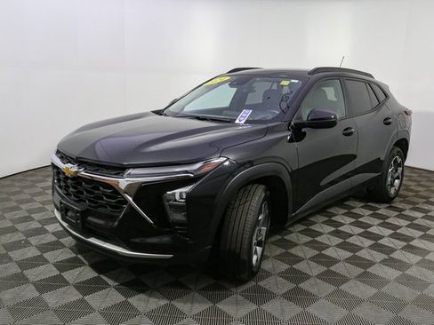 Used 2024 Chevrolet Trax LT w/ Driver Confidence Package image 5