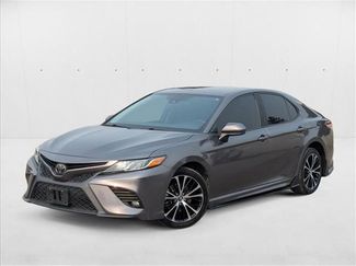 Used 2020 Toyota Camry SE image 1