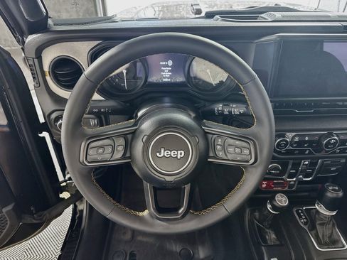 Used 2024 Jeep Wrangler Unlimited image 15