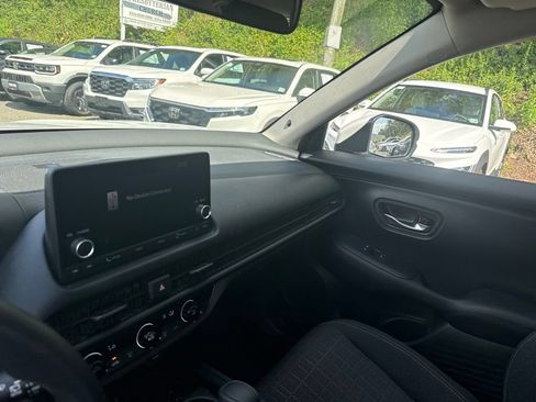 Used 2024 Honda HR-V LX image 9