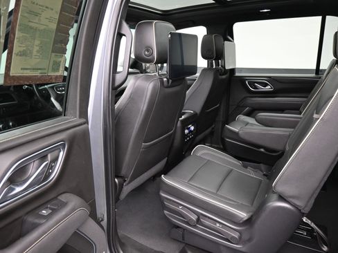 Used 2021 GMC Yukon XL SLT w/ SLT Premium Package image 19