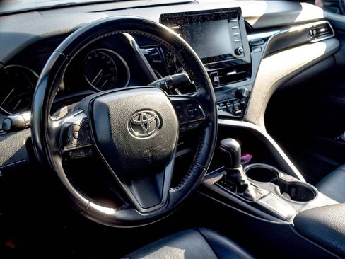 Used 2021 Toyota Camry SE FWD image 11