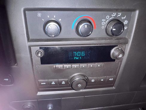 Used 2014 Chevrolet Express 3500 image 22