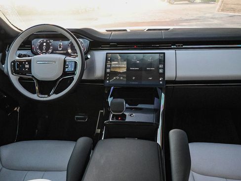 Used 2025 Land Rover Range Rover Sport Dynamic SE image 22