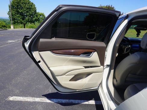 Used 2013 Cadillac XTS Luxury w/ Driver Awareness Package FWD image 16