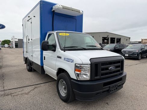 Used 2023 Ford E-350 and Econoline 350 Super Duty w/ Power Windows & Locks Group RWD image 3