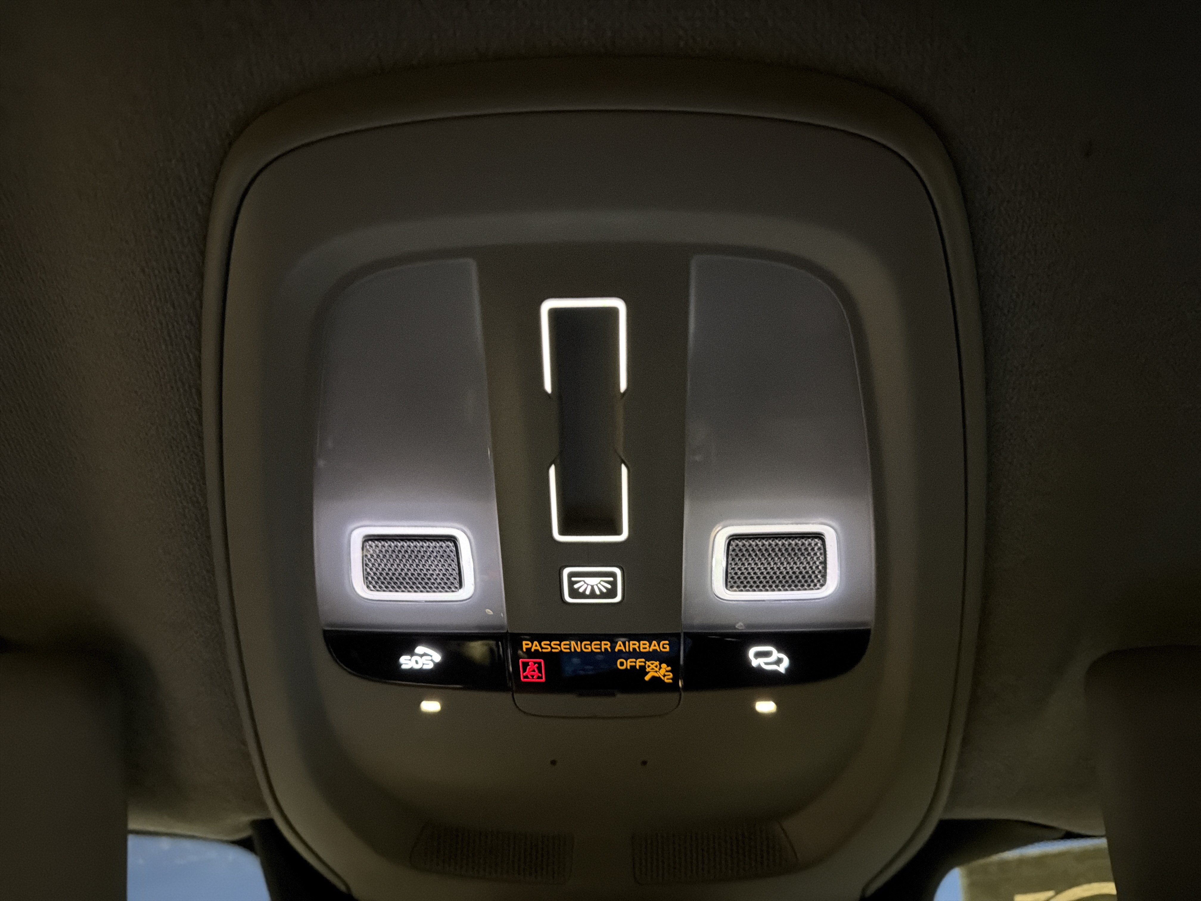 Certified 2025 Volvo XC40 B5 Plus AWD/4WD image 23