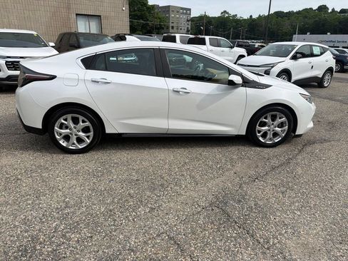 Used 2016 Chevrolet Volt Premier w/ Driver Confidence Package FWD image 7