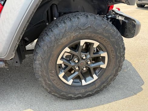 Used 2025 Jeep Wrangler Unlimited Rubicon AWD/4WD image 30