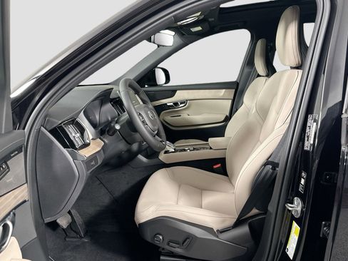 New 2026 Volvo XC90 B5 Plus w/ Protection Package Premier AWD/4WD image 22