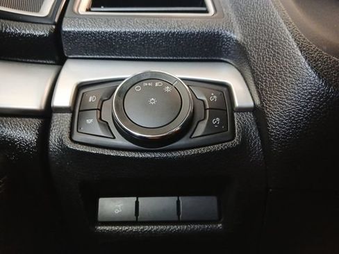Used 2017 Ford Explorer XLT w/ Equipment Group 202A AWD/4WD image 10