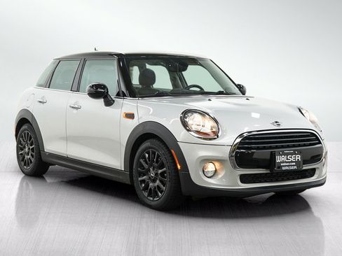Used 2017 MINI Cooper 4-Door Hardtop FWD image 7