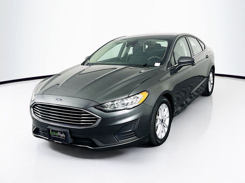 Used 2020 Ford Fusion SE FWD image 3