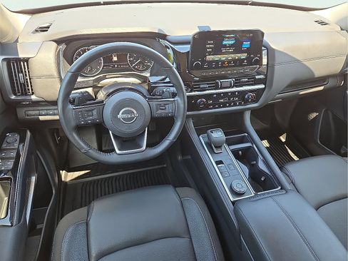 Used 2025 Nissan Pathfinder SL AWD/4WD image 11