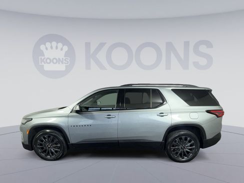 Used 2023 Chevrolet Traverse RS image 2