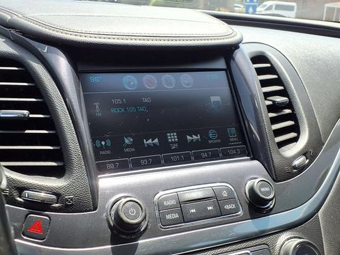 Used 2016 Chevrolet Impala LT w/ Convenience Package FWD image 10