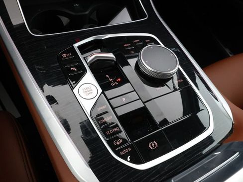 Used 2024 BMW X5 xDrive40i w/ M Sport Package image 17