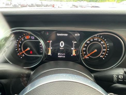 Used 2020 Jeep Wrangler Unlimited Sahara image 22