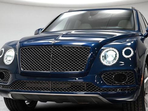 Used 2018 Bentley Bentayga AWD/4WD image 1