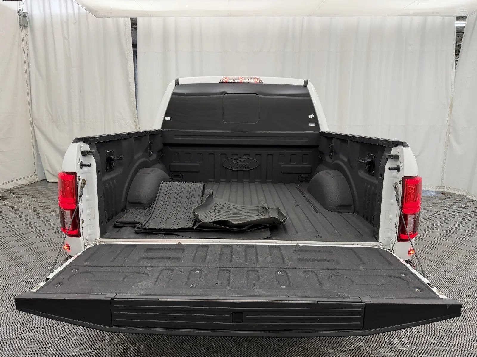 Used 2017 Ford F150 Raptor w/ Equipment Group 802A Luxury AWD/4WD image 7
