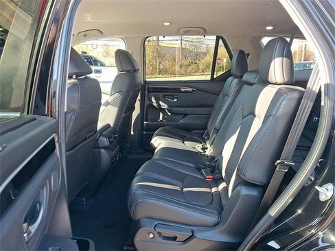 Used 2025 Honda Pilot EX-L image 10